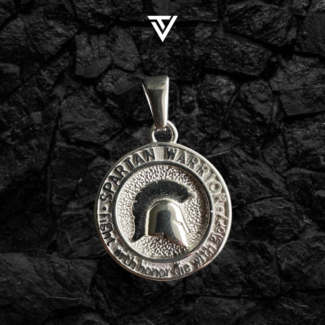 Dije Spartan Plateado